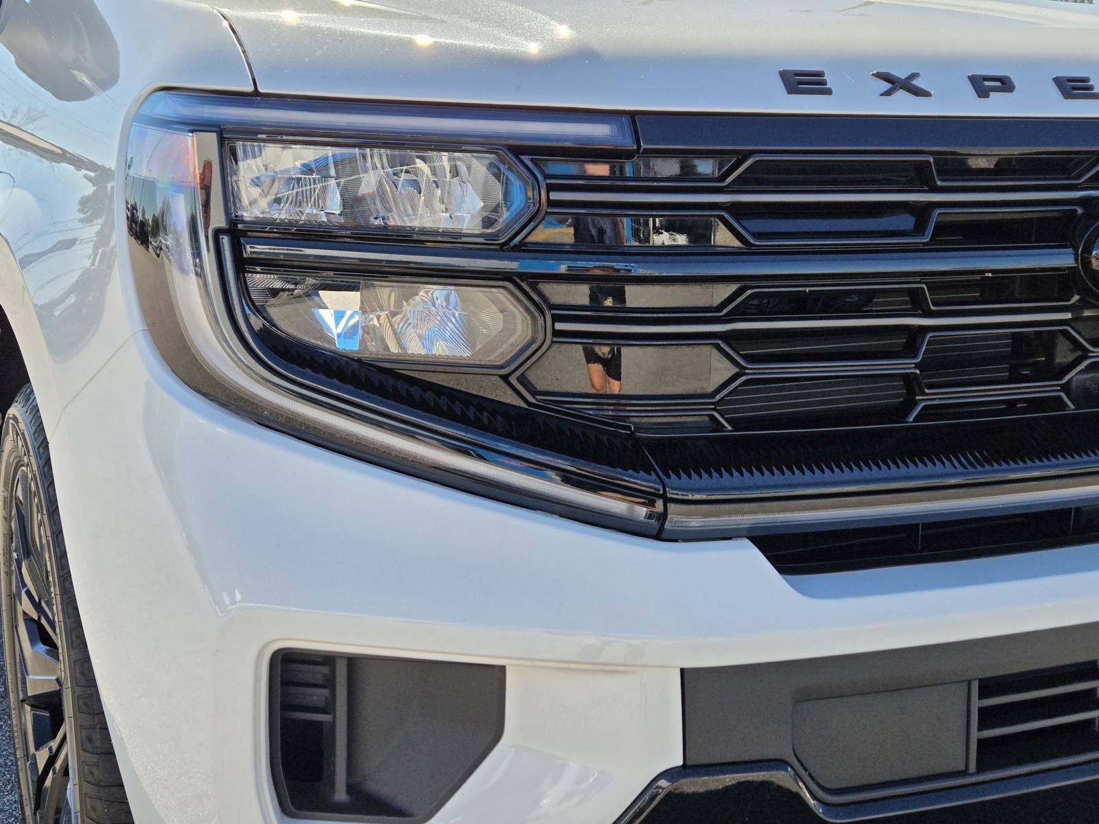 Used 2025 Ford Expedition Max Platinum w/ Stealth Appearance Package AWD/4WD image 3