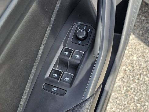 Used 2022 Volkswagen Jetta SE FWD image 16