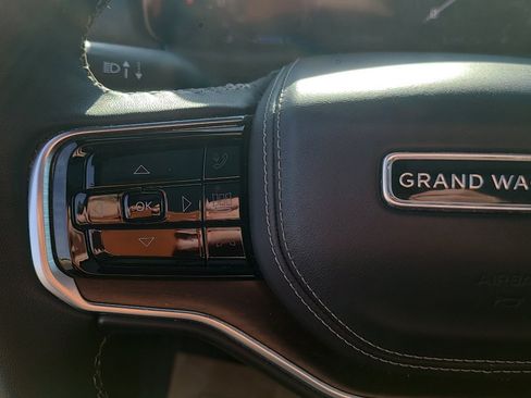 Used 2023 Jeep Grand Wagoneer Series II AWD/4WD image 31