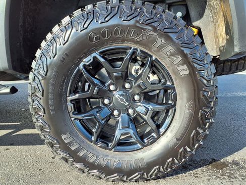 Used 2025 Chevrolet Colorado ZR2 w/ Midnight Edition image 39