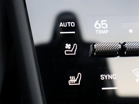 Used 2025 Porsche Cayenne Coupe image 26