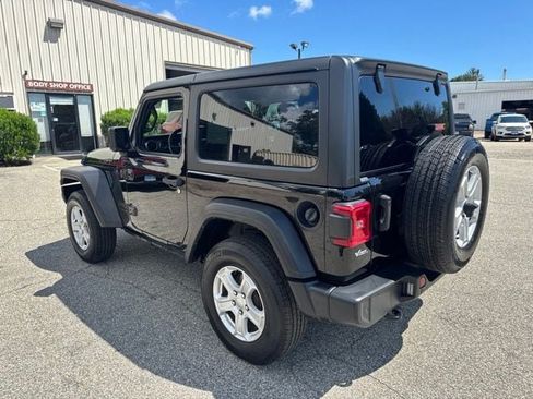 Used 2022 Jeep Wrangler Sport AWD/4WD image 7