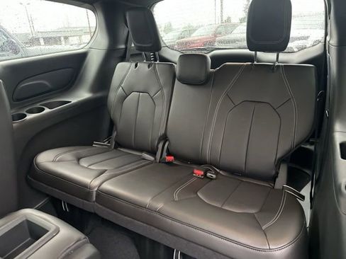 New 2026 Chrysler Pacifica Select image 10