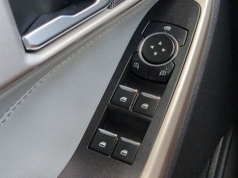 Used 2021 Ford Explorer XLT w/ Equipment Group 202A RWD image 23