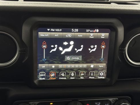 Used 2021 Jeep Wrangler Unlimited Sahara image 21