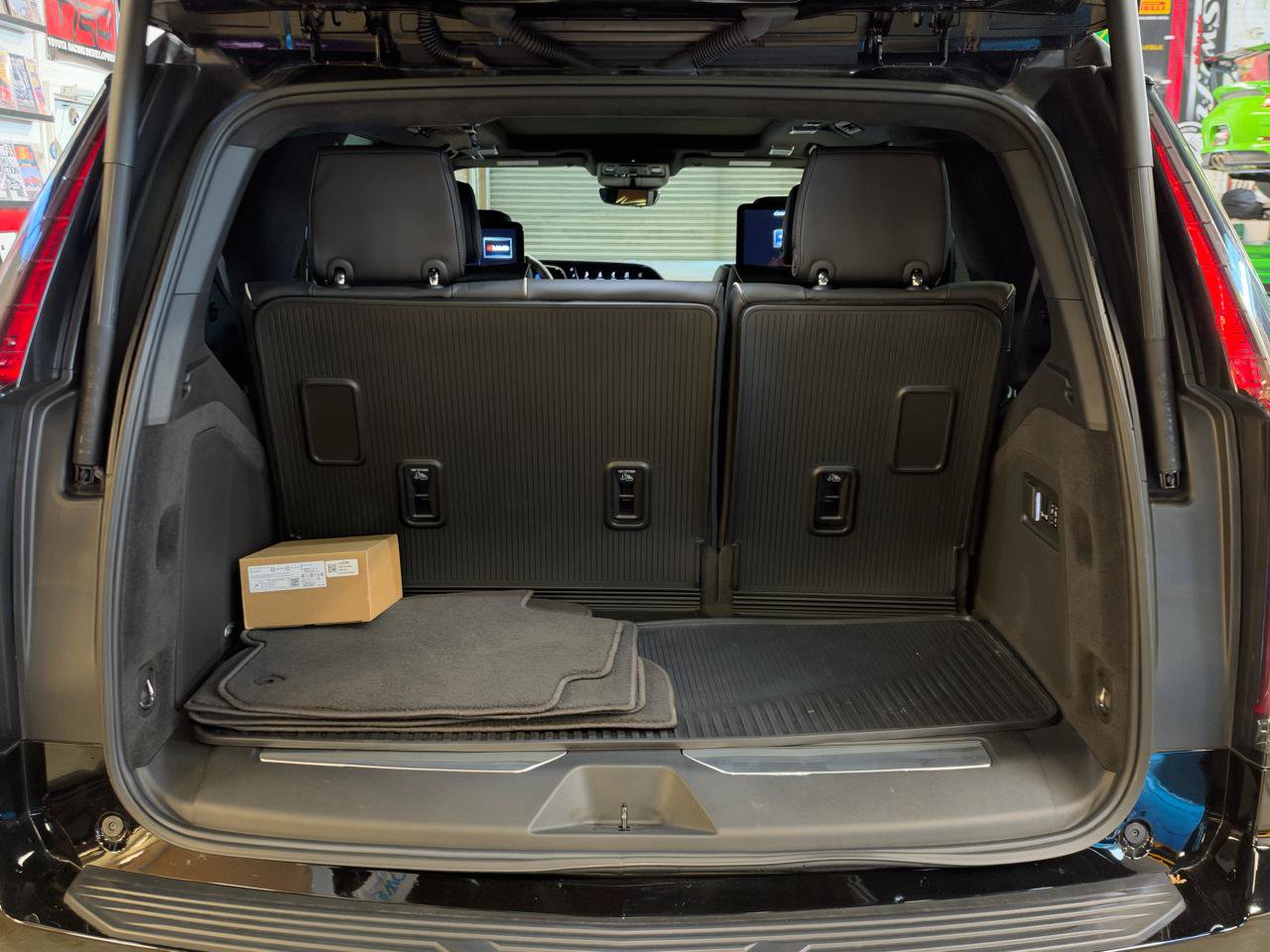 Used 2023 Cadillac Escalade V AWD/4WD image 30