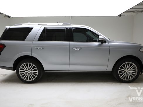 Used 2023 Ford Expedition Limited image 6