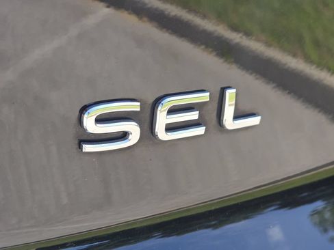 Used 2024 Volkswagen Atlas Cross Sport SEL R-Line AWD/4WD image 33