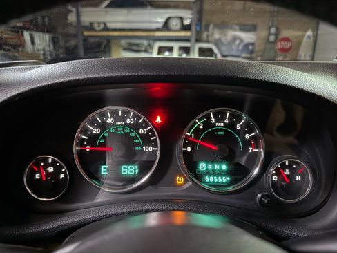 Used 2018 Jeep Wrangler Unlimited Rubicon w/ Dual Top Group AWD/4WD image 11