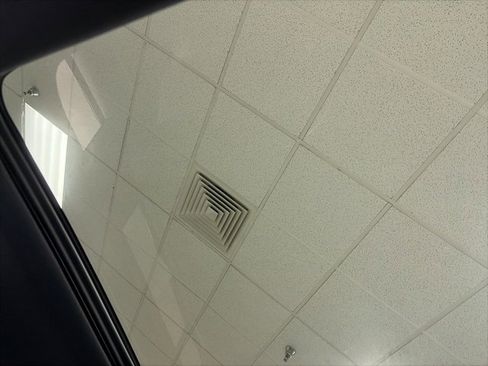 Used 2024 Jeep Grand Cherokee Overland w/ Advanced Protech Group III image 25