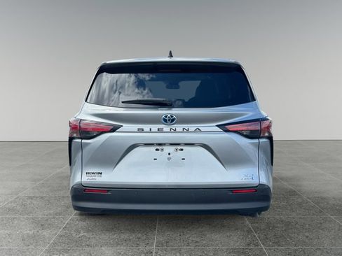 Used 2021 Toyota Sienna XLE AWD/4WD image 5