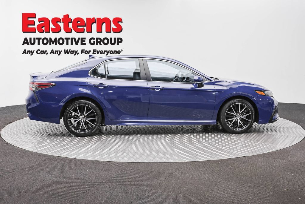 Used 2024 Toyota Camry SE FWD image 4