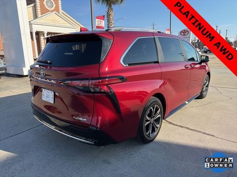 Used 2025 Toyota Sienna Platinum image 5