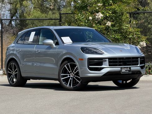 Certified 2025 Porsche Cayenne image 9