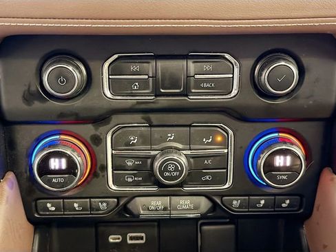 Certified 2021 Chevrolet Suburban High Country w/ Premium Package image 16