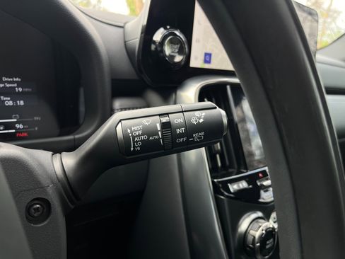 Used 2025 Lexus LX 600 4WD w/ Luxury Package image 75