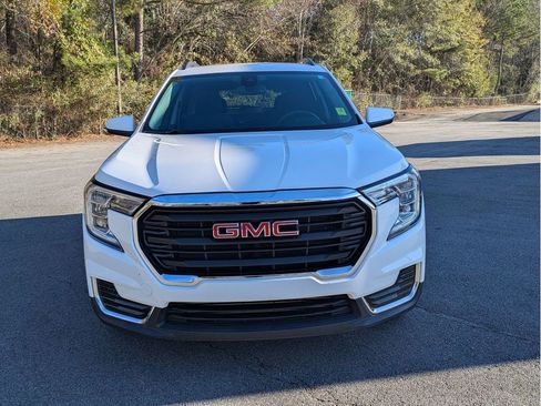 Used 2022 GMC Terrain SLE w/ Driver Convenience Package image 3