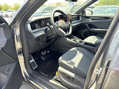 New 2026 Volkswagen Tiguan SE R-Line AWD/4WD image 10