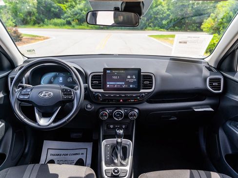 Used 2024 Hyundai Venue SEL FWD image 21