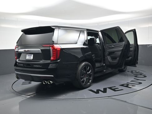 Used 2023 GMC Yukon Denali w/ Advanced Technology Package image 27