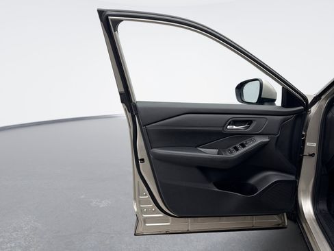 Used 2024 Nissan Rogue SL image 9