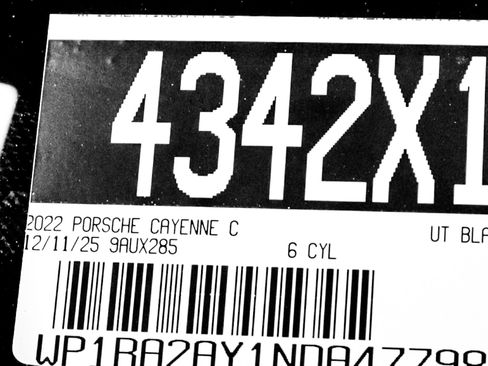 Used 2022 Porsche Cayenne Coupe image 29