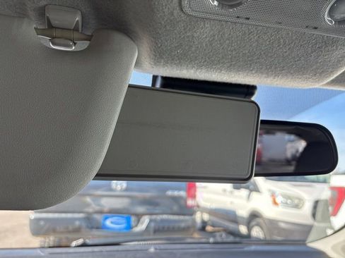 Used 2018 Toyota Yaris L image 32