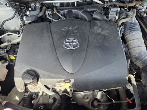 Used 2021 Toyota Highlander XSE FWD image 30