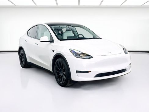 Used 2024 Tesla Model Y Long Range image 3