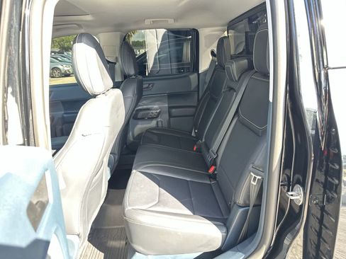 Used 2025 Ford Maverick Lobo AWD/4WD image 4