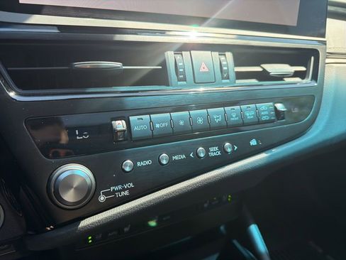Used 2025 Lexus ES 300h F Sport w/ Accessory Package (Z1) image 31