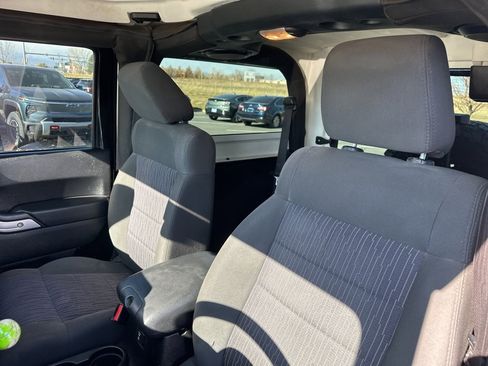 Used 2012 Jeep Wrangler Rubicon w/ PWR Convenience Group image 14