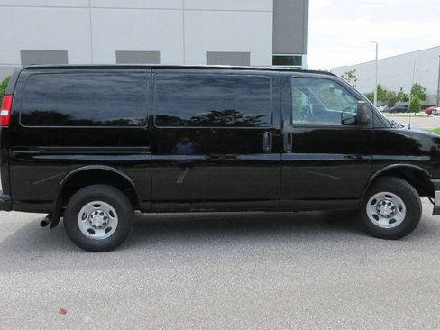 Used 2019 Chevrolet Express 2500 w/ Driver Convenience Package RWD image 6