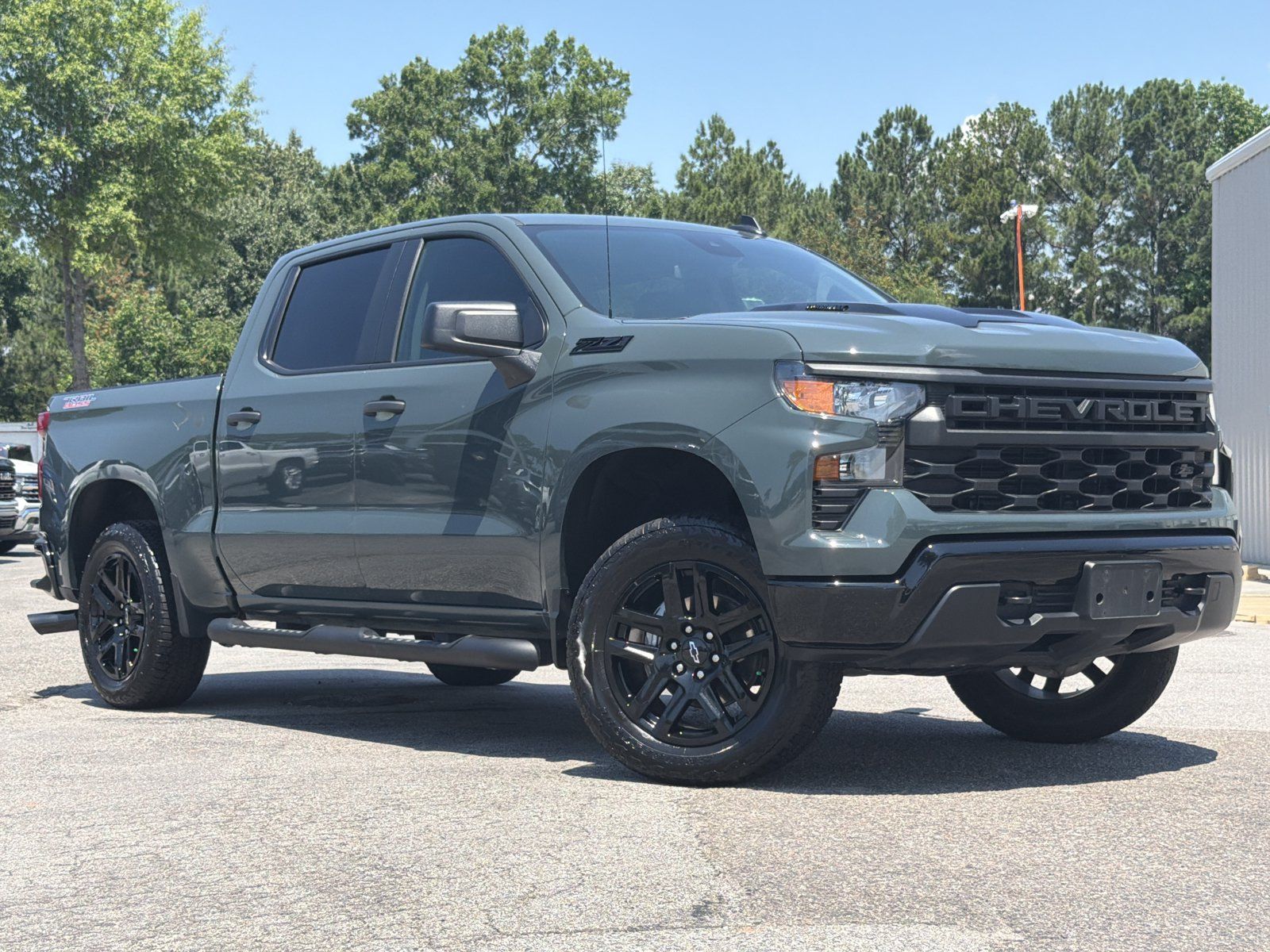 Used 2025 Chevrolet Silverado 1500 Custom Trail Boss w/ Turbomax Blackout Package AWD/4WD image 2
