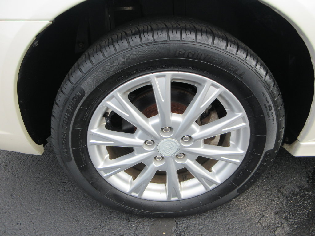 Used 2011 Buick Lucerne CXL w/ Driver Confidence Package FWD image 9