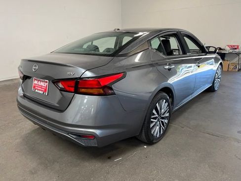 Used 2024 Nissan Altima 2.5 SV FWD image 3