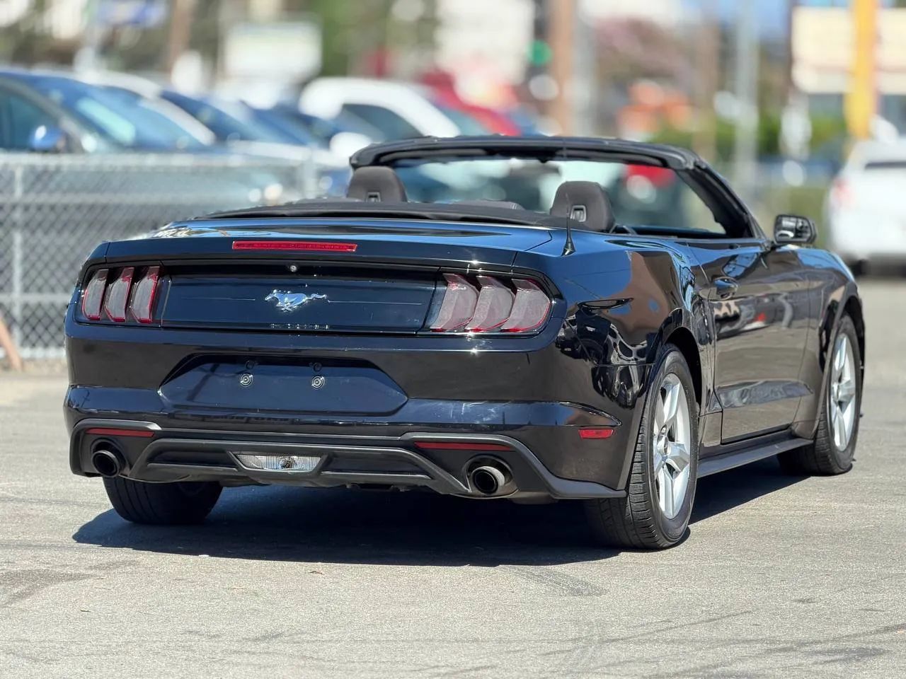 Used 2018 Ford Mustang Convertible RWD image 16