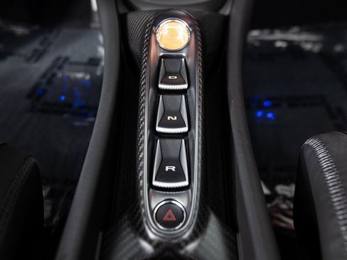 Used 2025 McLaren Artura Spider image 25