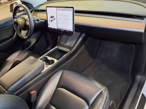 Used 2022 Tesla Model Y Long Range AWD/4WD image 29