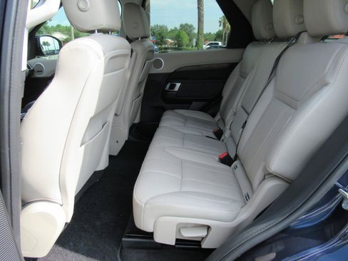 Used 2018 Land Rover Discovery HSE AWD/4WD image 36