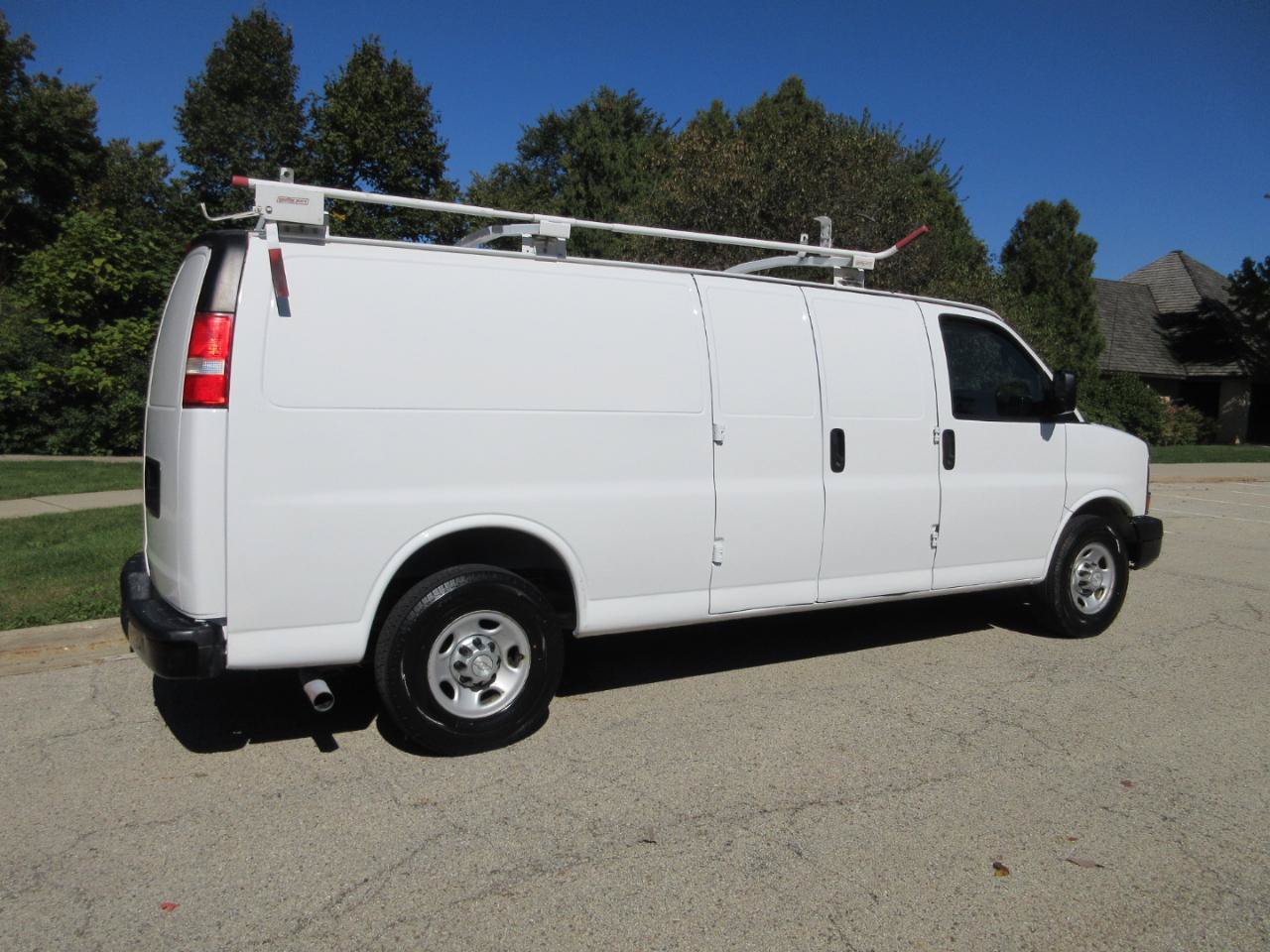 Used 2016 Chevrolet Express 3500 Extended RWD image 8