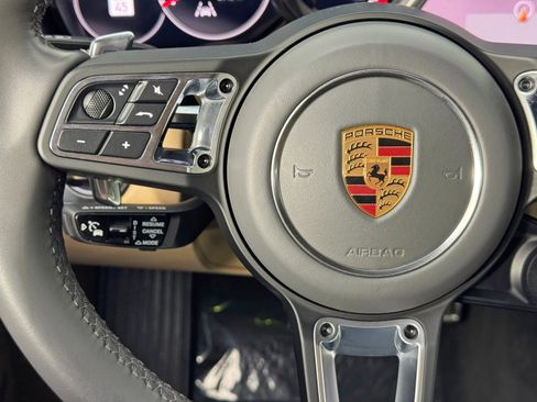 Used 2019 Porsche Cayenne Turbo image 23