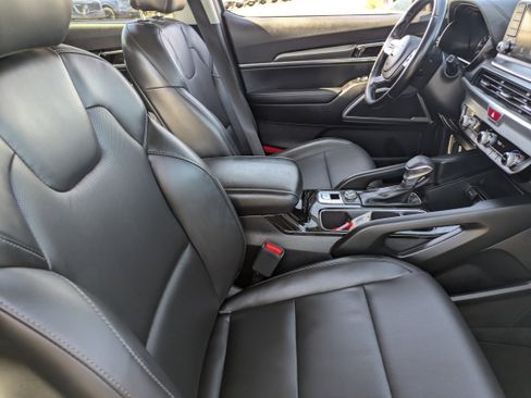 Used 2020 Kia Telluride LX FWD image 12