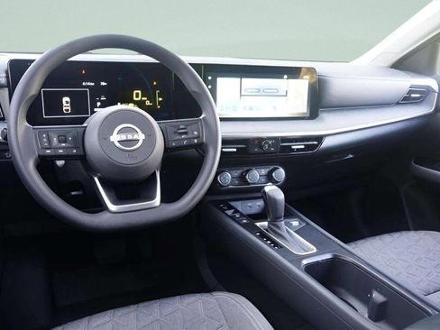 Used 2025 Nissan Kicks SV image 28