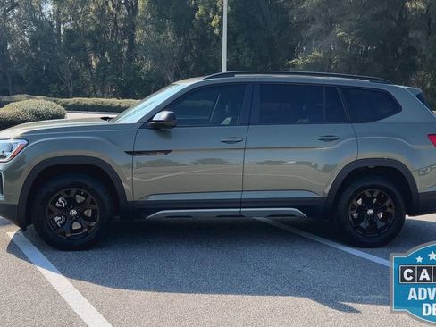 Used 2025 Volkswagen Atlas Peak Edition SE image 6