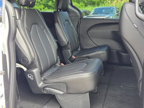 New 2027 Chrysler Pacifica LX FWD image 9