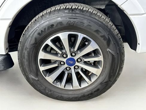 Used 2017 Ford Expedition XLT image 8