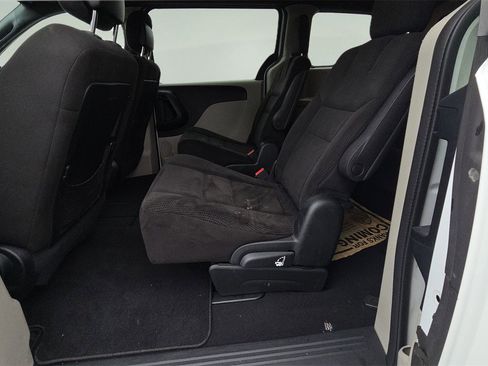 Used 2016 Dodge Grand Caravan SE image 27