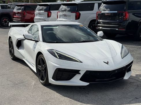Used 2025 Chevrolet Corvette Stingray Preferred Conv w/ 2LT RWD image 2