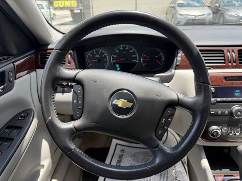 Used 2011 Chevrolet Impala LTZ FWD image 15